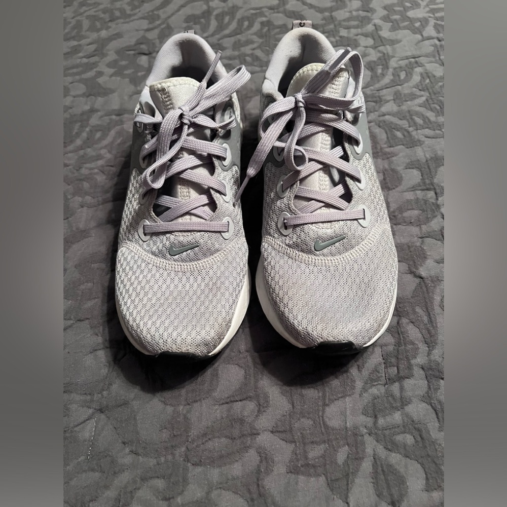 Women’s Nike React size 8.5